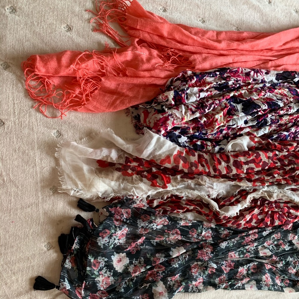 Lightweight scarf bundle - Picture 4 of 5